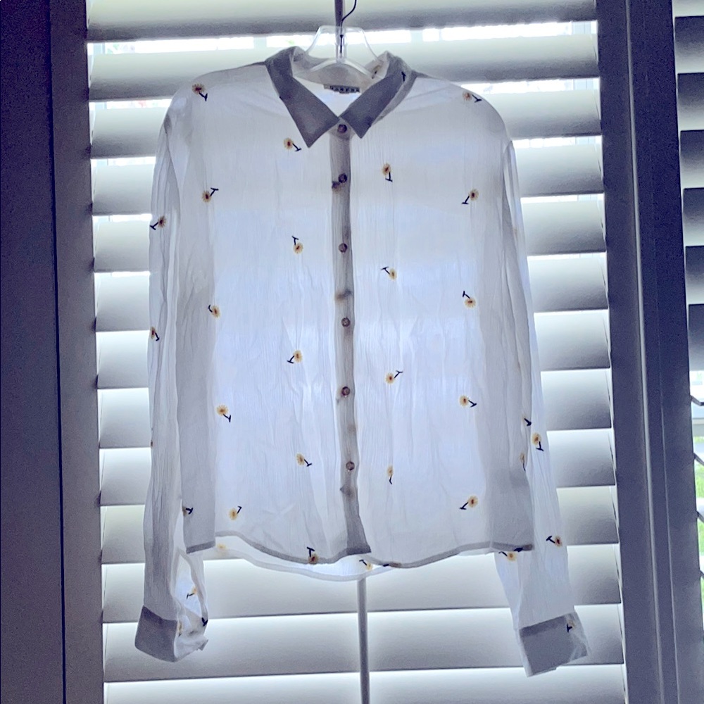 Gauzy Sunflower/Daisy Embroidered Button Down